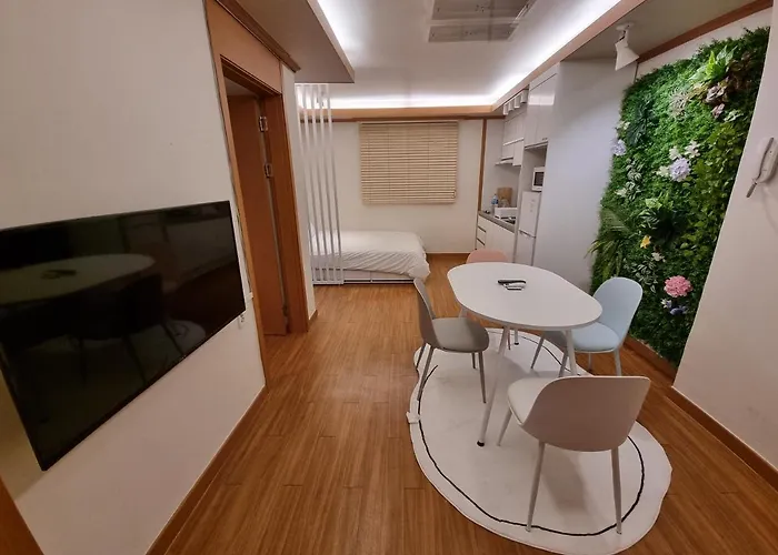 Complace H Villa *